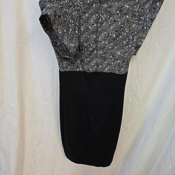 Guess Los Angeles Blouson Fitted Dress 3 Cowl Neck Cap Sleeve Black White - Picture 8 of 12